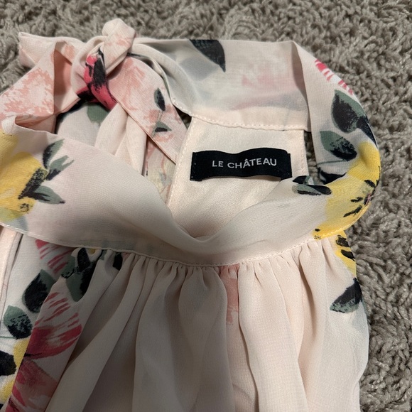 Medium size Short Dresses for women Guess, Fashion Nova and le chateau brand - Picture 12 of 13